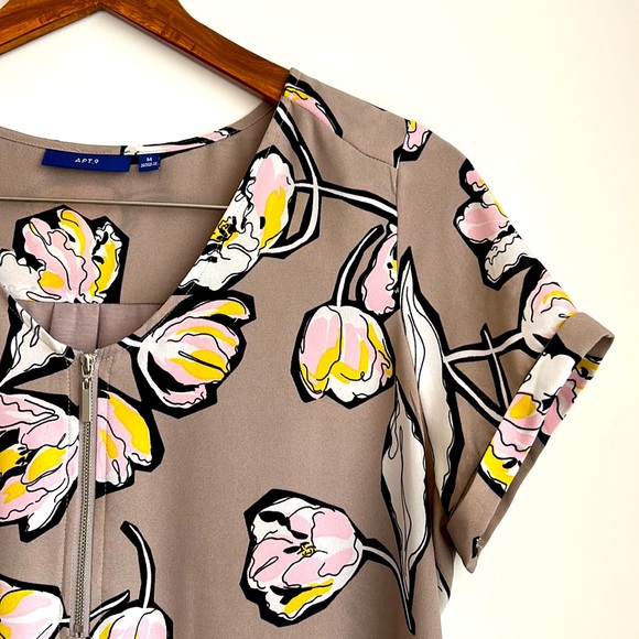 Apt. 9 Cream Tan Floral Front Zip Short Sleeved Blouse - Picture 2 of 9